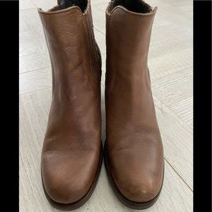 BOEMOS BROWN LEATHER HEELED BOOTS SIZE 37